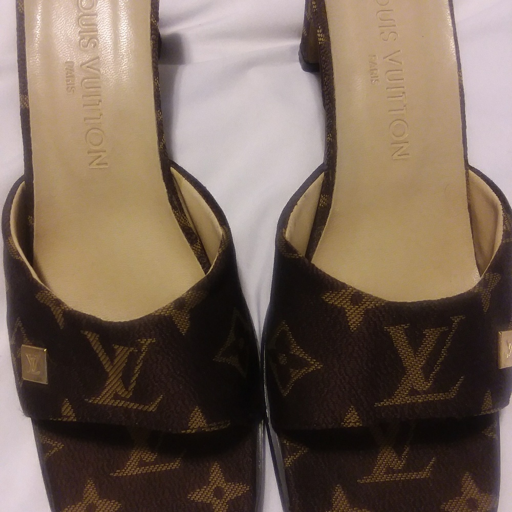 LOUIS VUITTON WOMEN'S SHOES SIZE 8